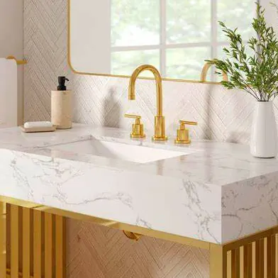 Construcción y diseño de baños con porcelanatos, piedras naturales y piedras sinterizadas