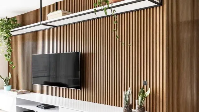 Diseño exterior con paneles ranurados WPC Kinara: belleza y resistencia