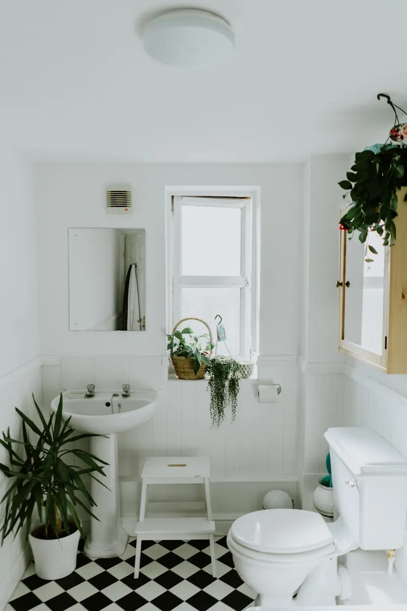 Baño revestido en piedra sinterizada de gran formato