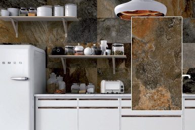 Espacio exclusivo en área de cocina con porcelanato y cerámica tipo piedra antideslizante texturizado, refrigerador y mesón blanco