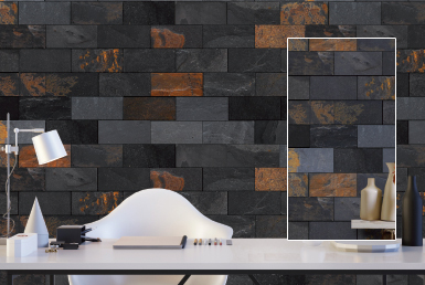 mesa porcelanato formato grande blanco y pared revestida con cerámica fachaleta piedra natural