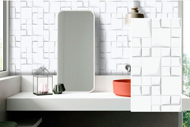 Cerámica decorativa blanco en pared de baño con meson blanco mate de porcelanato