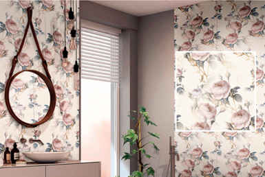 Cerámica decorativa de flores en baño de lujo, con plantas verdes