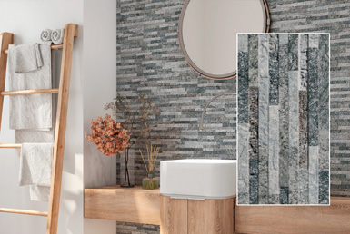 Cerámica decorativa en cocina de pared, con mesón de madera, y escalera de madera con espejo redondo