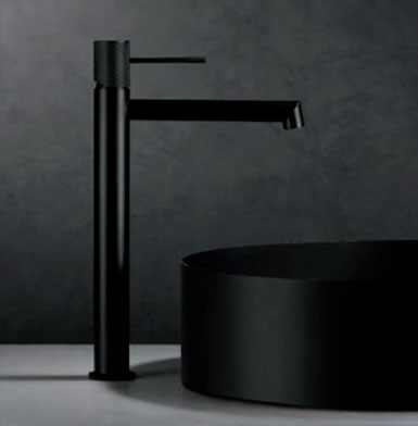 griferia-LINE-ALTA-NEGRO-MATE Grifo monomando negro mate, ideal para baños, con un lavamanos negro redondo