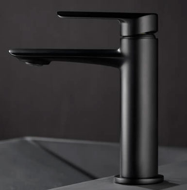 GRIFERÍA- BAJA -URAL-NEGRO-MATE Grifería monomando negro mate en baño con fondo gris lavamanos