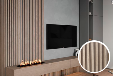 look-pino-paneles-wpc Paneles ranurados en pared color gris de sala con televisor y pared gris