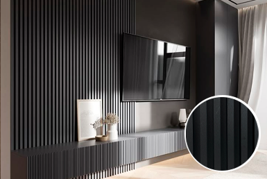 Panel-ranurado-negro-mate Paneles ranurados negro en pared con televisor y pisos maderados