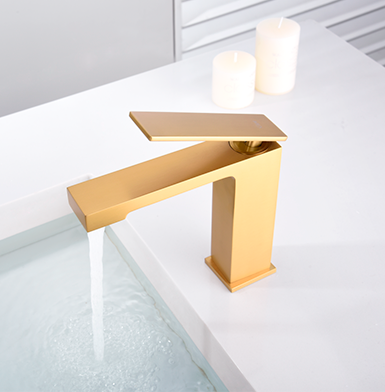 PISA BAJA ORO CEPILLADO Grifería baja Dorado con mesón blanco puro