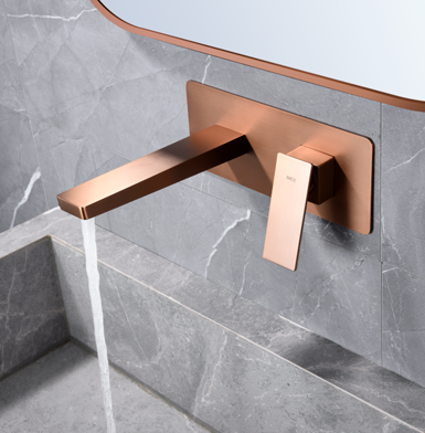 PISA ORO ROSA EMPOTRADO Grifer{ia palo de rosa empotrada en pared, con pared de porcelanato gris con vetas blancas